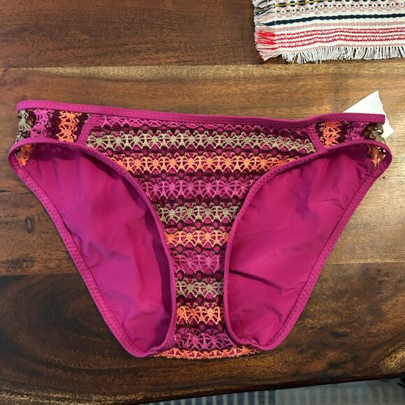 BECCA Driftwood Adela Crochet Hipster Bikini Bottom Swim Pomegranate NEW Size S - Picture 2 of 7